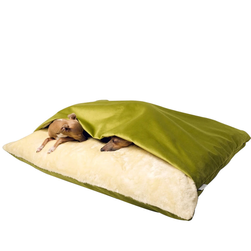 High-quality sleeping bag for furry friends